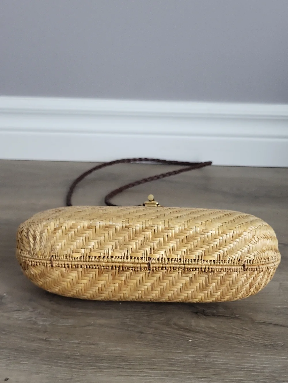 Vintage Woven Straw Rattan shoulder Bag with Leather Trim & Statement Clasp - Picture 6 of 16